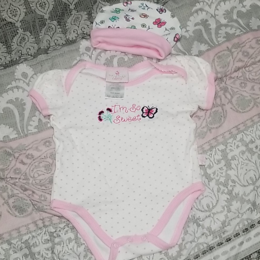 Baby girl bodysuite with cute little hat